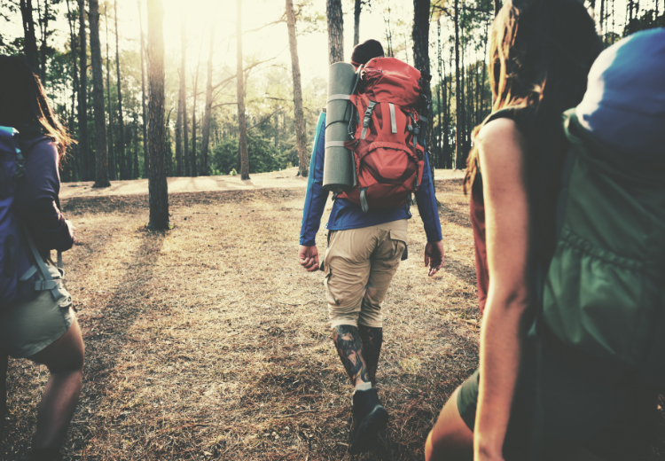 Groep op pad tijdens een Oriëntatie Quest. - Oxtarn Clinics & Adventures